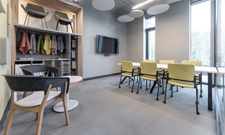 Nowy Styl Showroom Lublin - Furniture And Solutions For Offices 